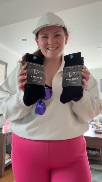 Bing-bop-boom-boom-boom-bop-bam🏌🏻‍♀️ The type of @prosock_sweden grip socks I have on, you wouldn’t understand unti...