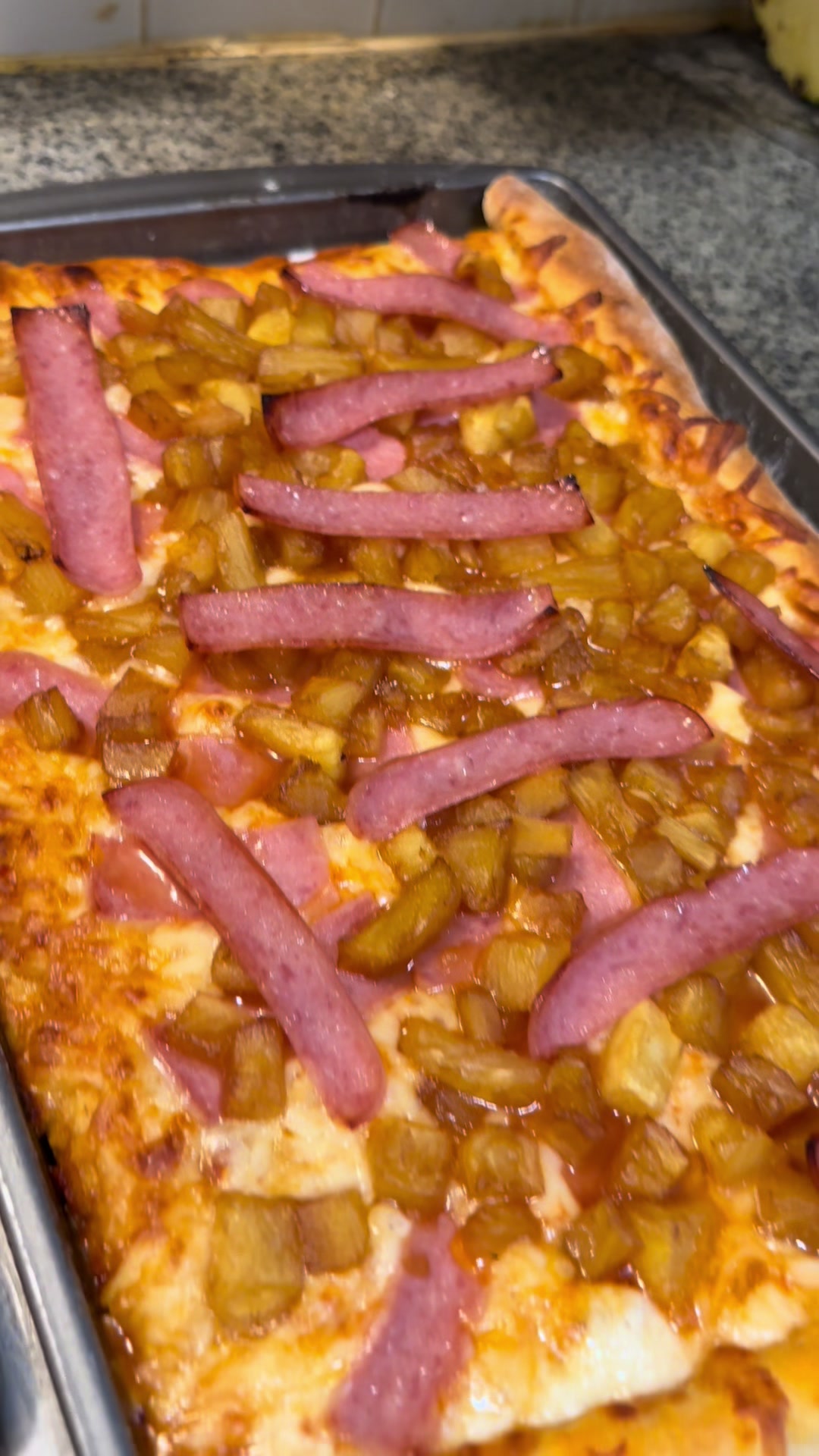Hoy te enseño cómo hacer esta delicia de pizza hawaiana y con esta ya puedes colocarle todos los ingredientes que más...