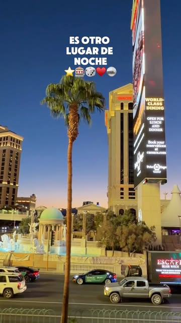 Las Vegas tiene dos personalidades y no sé cuál me gusta más 🎰☀️🌙✨ ¿team día o team noche? . . . . . . . . #lasvega...