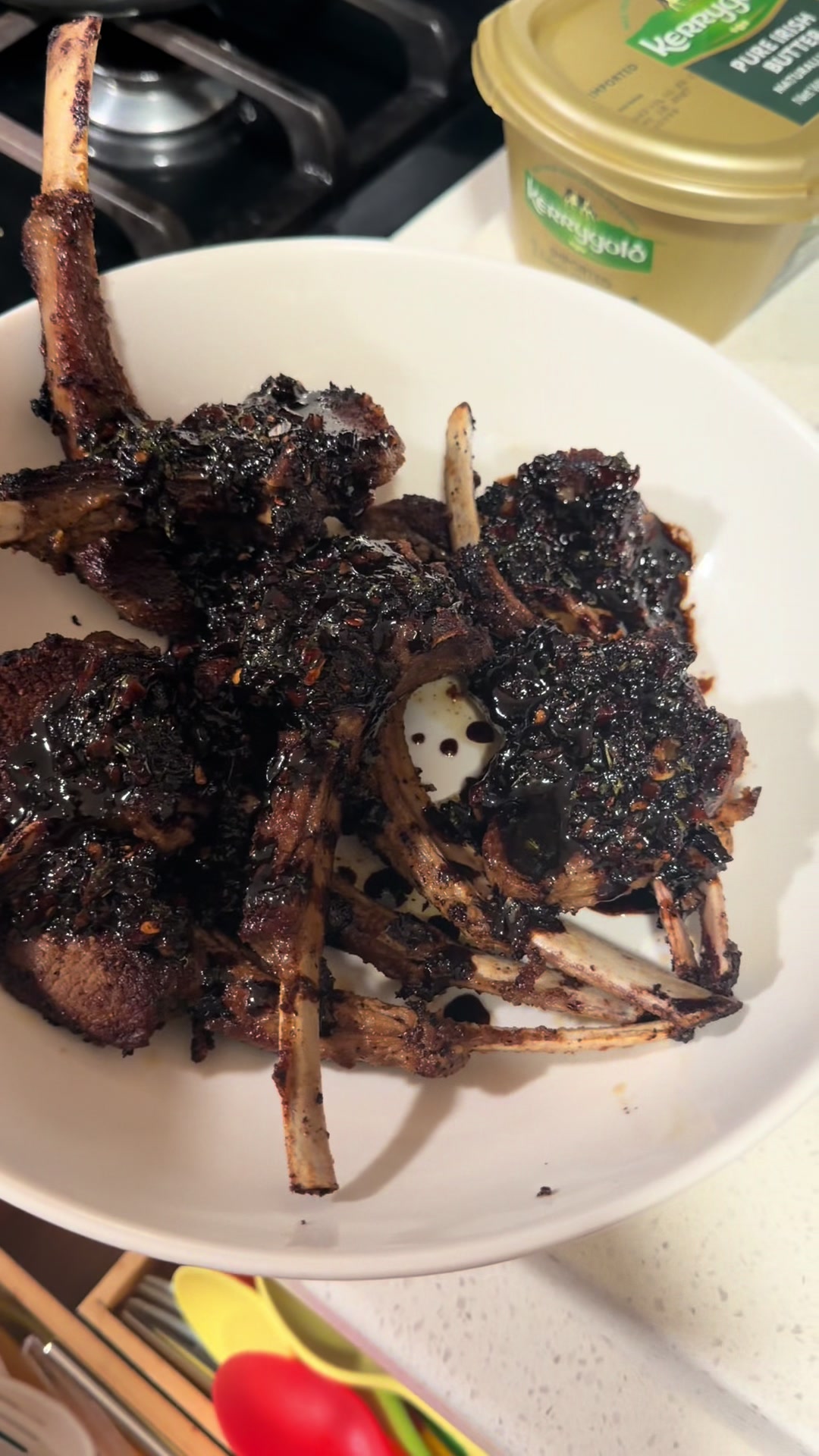 First time making lamb chops, and this recipe did not disappoint. Big thanks to @thatsavagekitchen for the recipe. De...