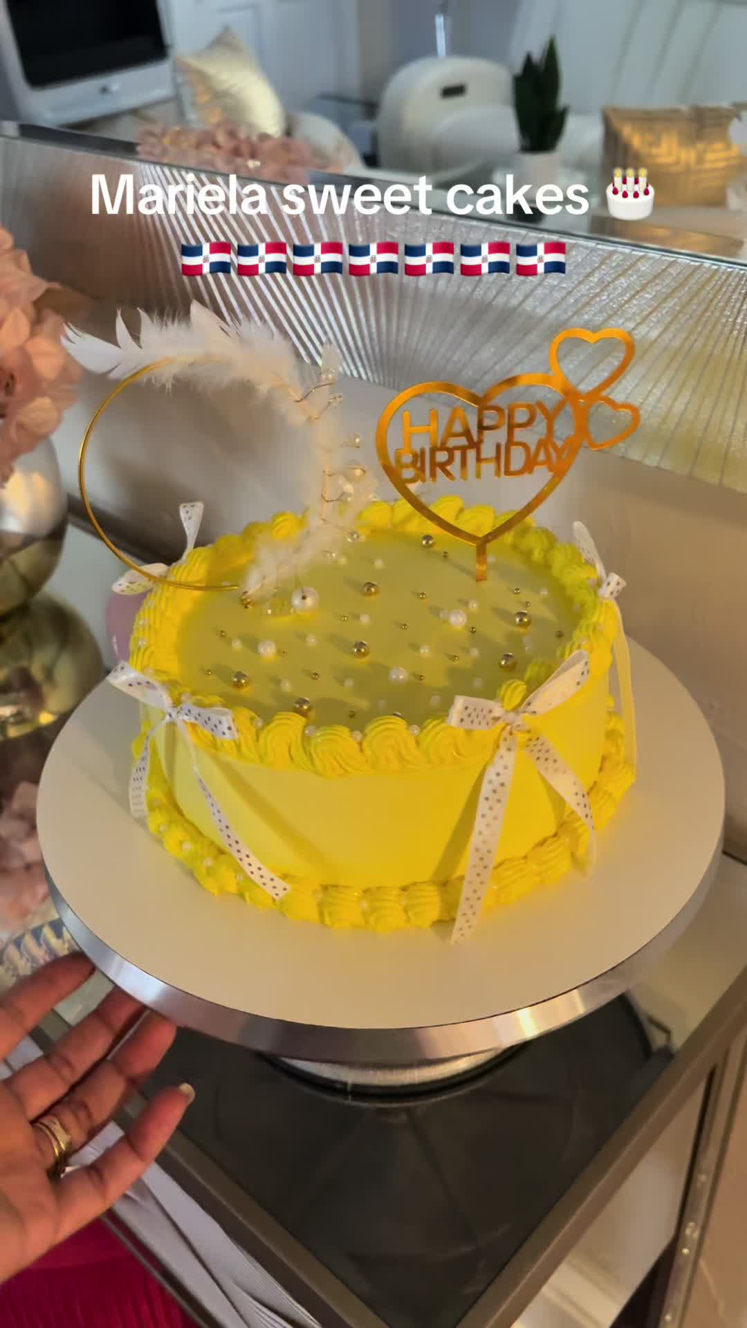 ¡Prueba nuestro delicioso Bizcocho Dominicano con Suspiro! . Son bizcochos hechos con amor que van más allá de un sim...