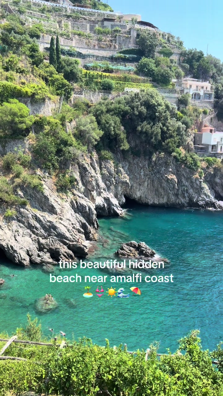Located in Maiori and it’s called 📍Acquachiara Music&Sun on Apple Maps 🤍 #maiori #amalficoast #italybeaches