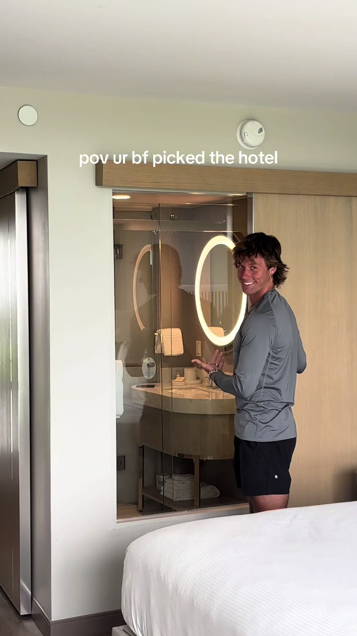 he’s so funny #travelcreator #boyfriend #relationship #hotel #couplecontent