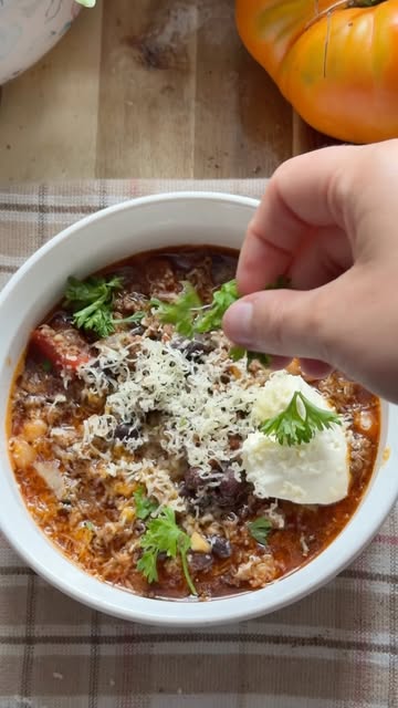 Incase you forgot how nutrient dense, yummy & cozy chili was: - 2 pounds grass fed beef - 1 onion chopped - Olive oil...