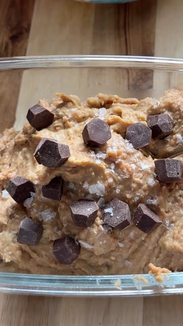 Guys… do NOT sleep on this chickpea cookie dough recipe! I know it sounds so weird but it’s genuinely so genius & tas...
