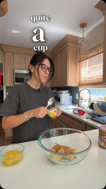chaotically cook with me bc i love making silly little videos ✨ banana muffin edition ✨ ingredients i used - 2 very v...
