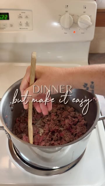 ONE POT SPAGHETTI, because if I can make dinner AND only dirty one pan, it’s going in the rotation! 👏🏼 🍝 Ingredien...
