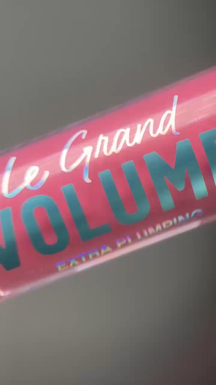 Lip plumping gloss and lip liner