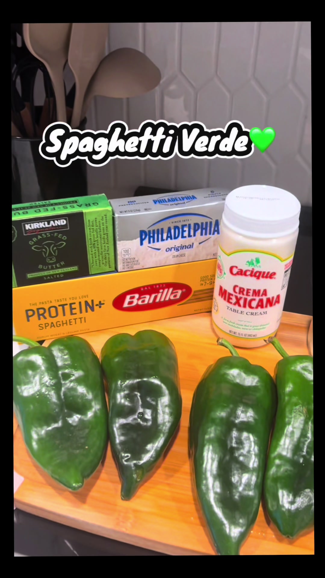Lets make Green Spaghetti 🤤💚 #greenspaghetti #mexicanfood #dinnerideas #carinleon #viral