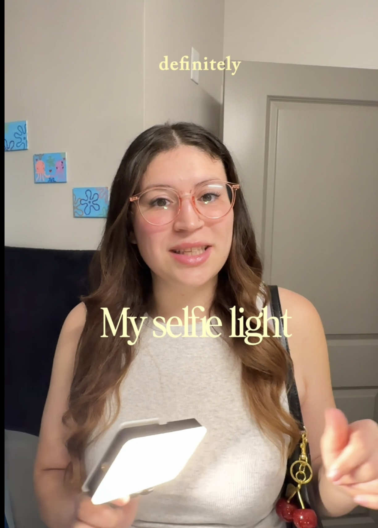 This is the light I use everytime I film and I’m OBSESSED with it. Bright, compact and rechargeable! #selfielight #ti...