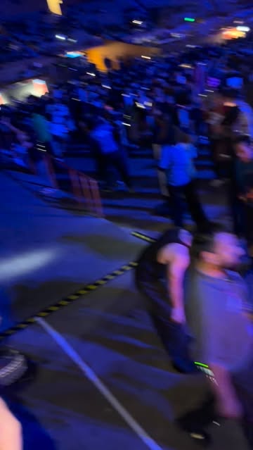 ISOxo performance last night more than made up for all the wall jumping drama in my view. Crowd was intense and locke...