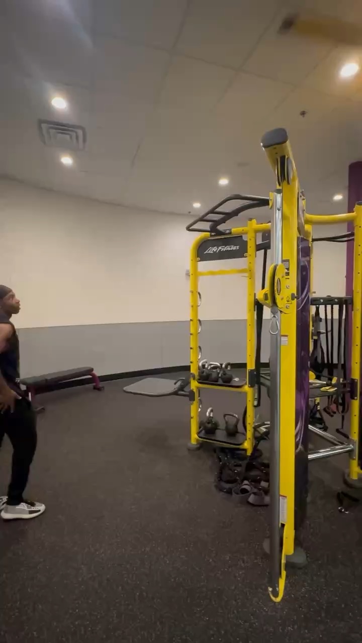 Muscle up attempt