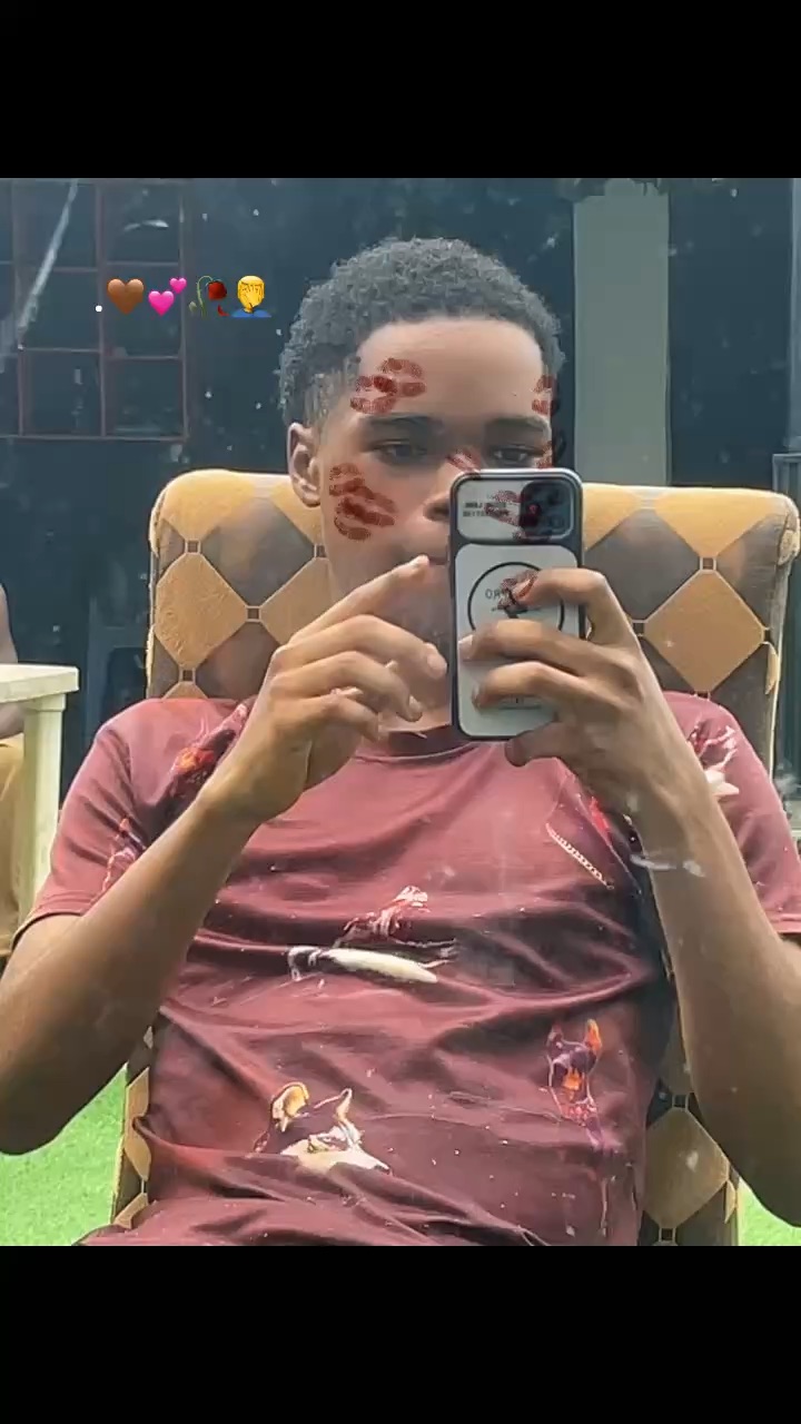 A mirror snap