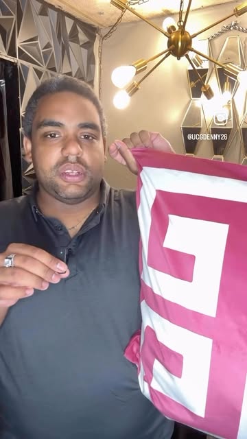 💎UGC content …… reviewing @wendywittwerdesign and @shop_pillows_bywendywittwer Fuchsia, throw pillow …… my favorite...