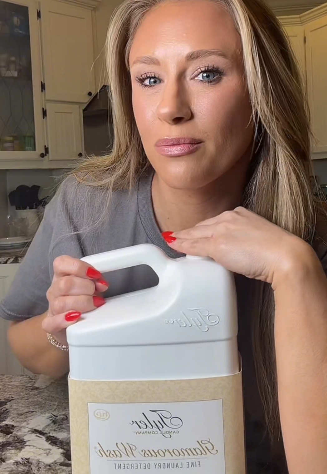 Diva on a budget with Tyler Glam Diva laundry detergent ✨ #divadetergent #laundrydetergent #laundryhack #tylerglamoro...