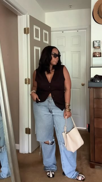 Just a woman in her forties embracing my new sense of style. Comfort is the 🔑 ingredient. #shopmycloset #smallbusine...