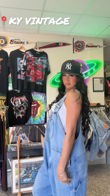 KY GAVE ME STYLEEEE 🎶💫ky.vintage need swag? I got the place…. 📍3612 S Dale Mabry Hwy, Tampa, FL 33629 #thriftstore...