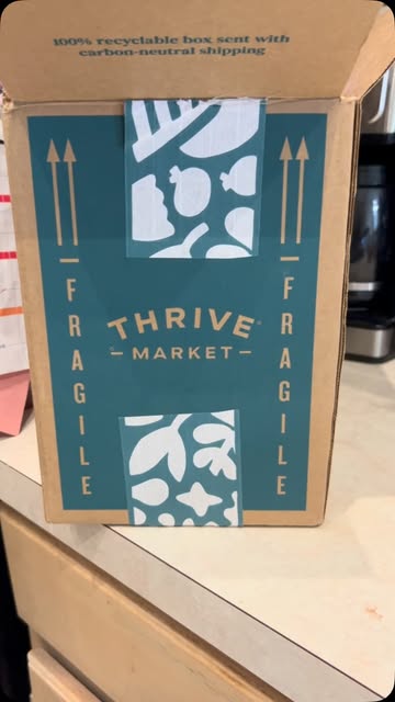 I love my monthly @thrivemarket subscription so I can always have the snacks I need to fill their school lunches with...