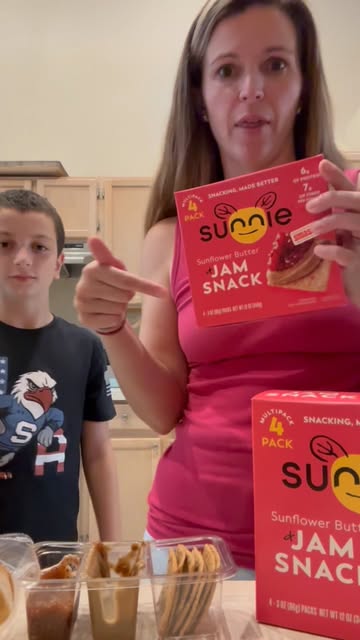 Always need healthy filling snacks for the kiddos! @sunniesnacks nailed it with these! We’ve tried the s’mores too an...