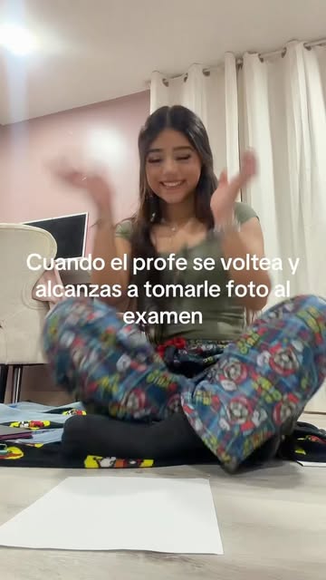 Cuando el profe se voltea y alcanzas a tomarle foto al examen 🤭 #creatorsearchinsights #viralrelatabletiktoks #parat...