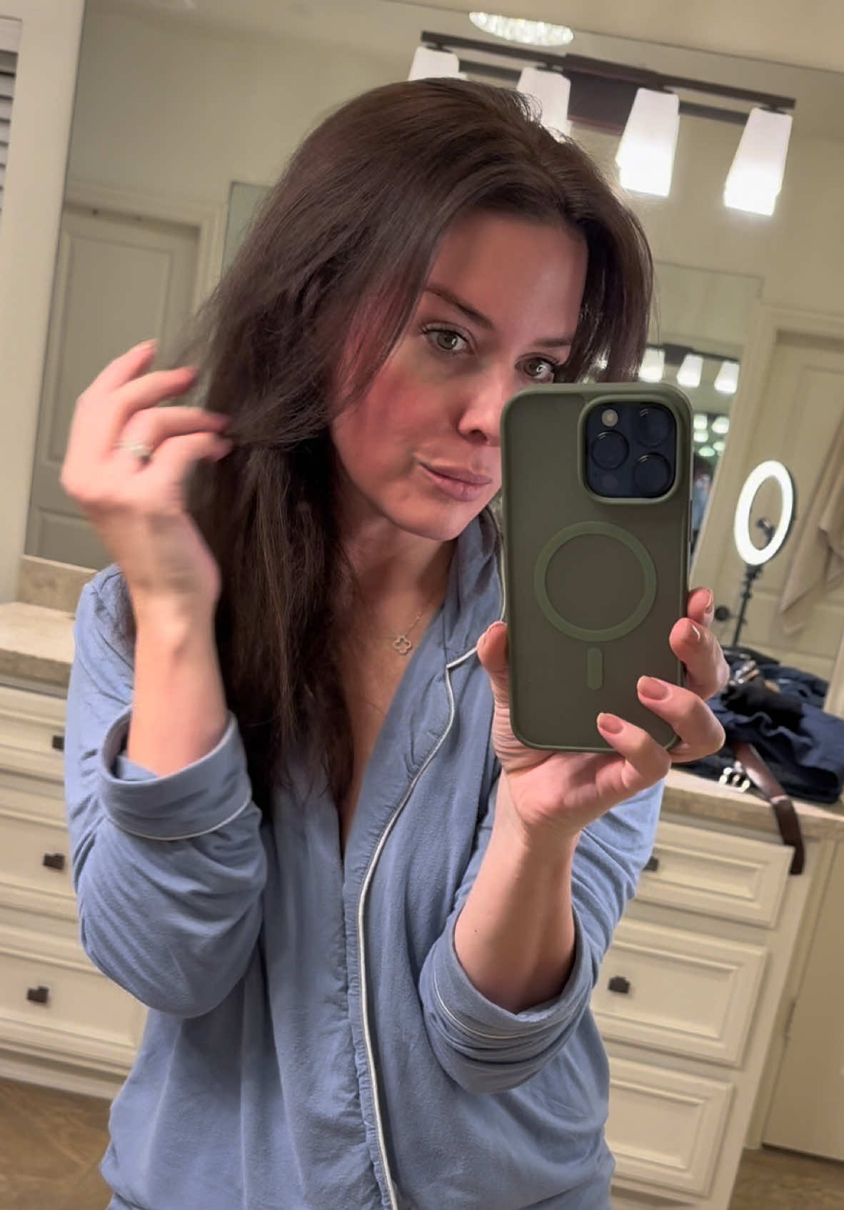 Brunette friends that want chocolate brown hair color! No gatekeeping here, this covers my greys and gives me the per...