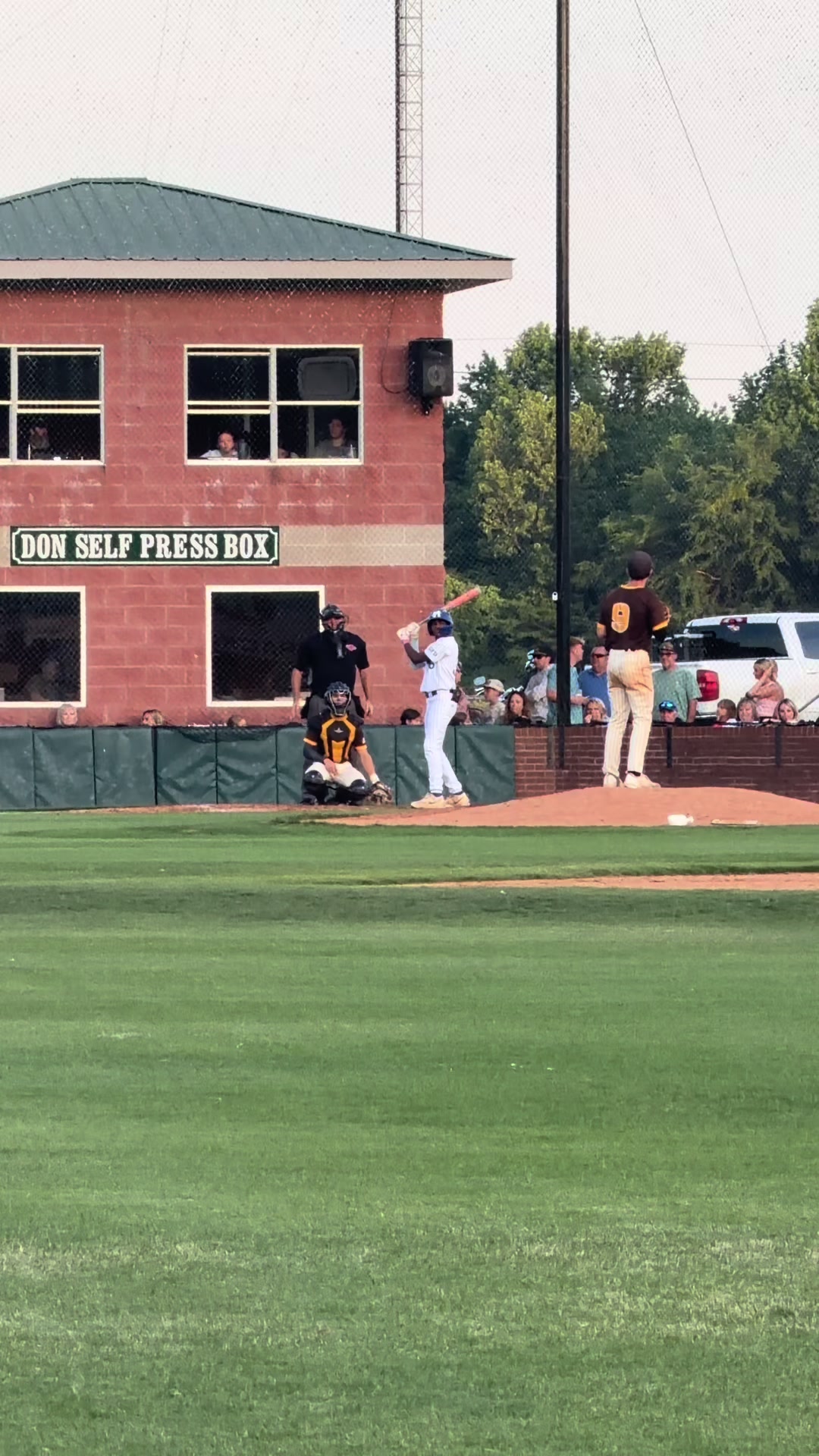 Hamilton Lions hosted the East Union Urchins and pulled off a tough win 3-2. Hamilton is now headed to the North Half...