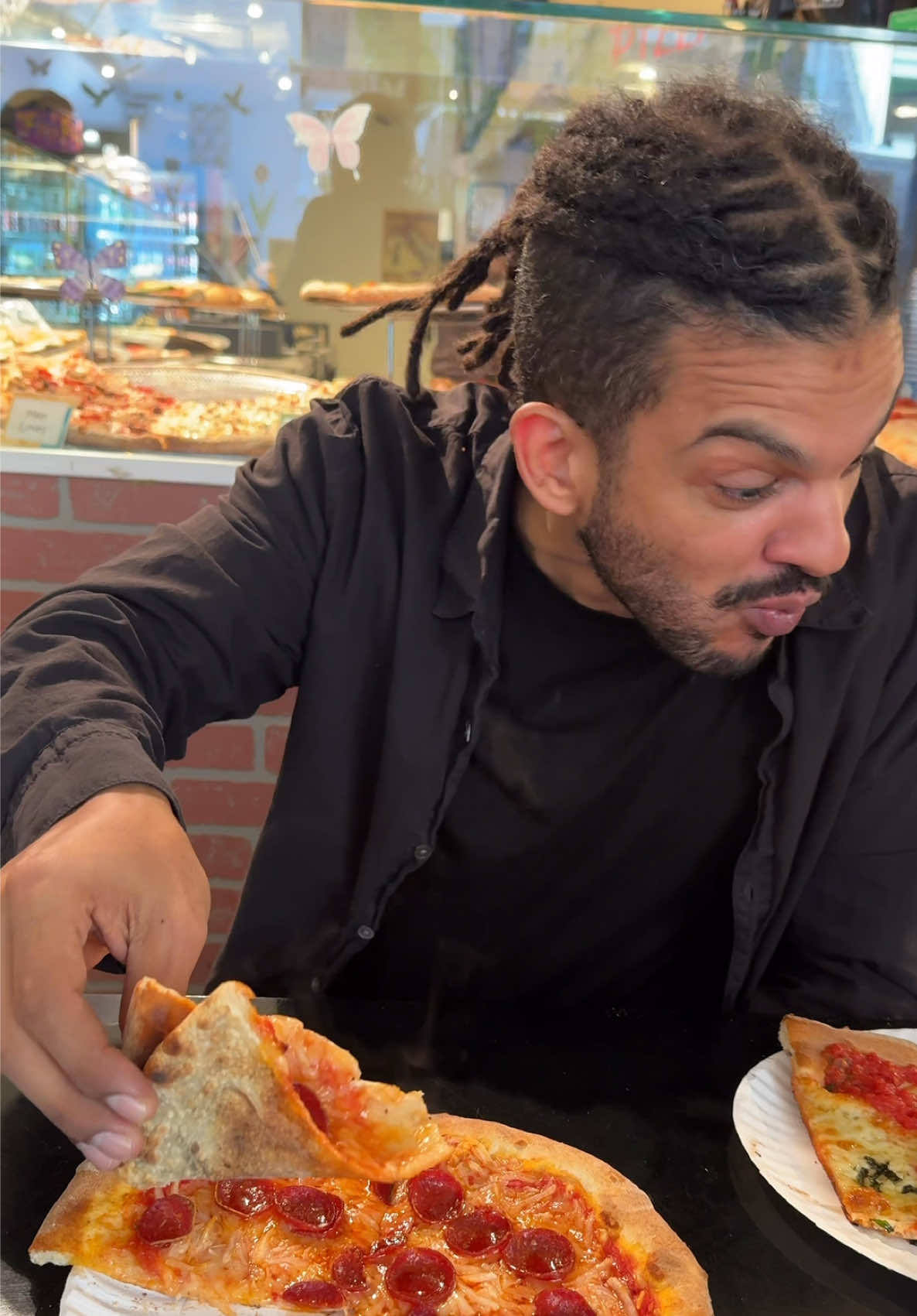 New York will always have a slice for you 🍕 But it’s the places with the right energy that make you wanna stay. @mad...