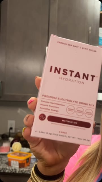 @instanthydration helps keep me hydrated and the yummy flavors are an added bonus 💦 #ugccontentcreator #instanthydra...
