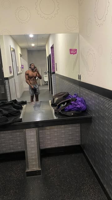 🔥 CHEST DAY 🔥 Bench Press: 4×8 Dumbbell Bench: 3×10 Incline DB Press: 3×10 Incline Press Machine: 3×10 Cable Flyes:...