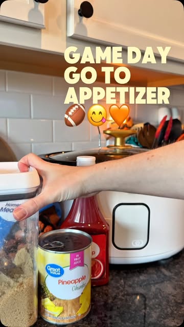 Easy appetizer idea that disappears every single time 🤌🏼 These meatballs are so simple to throw together and perfec...