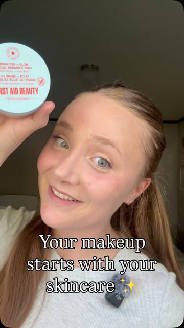 Good makeup starts with good skin prep ✨ I’ve been adding the First Aid Beauty Brighten + Glow Facial Radiance Pads i...