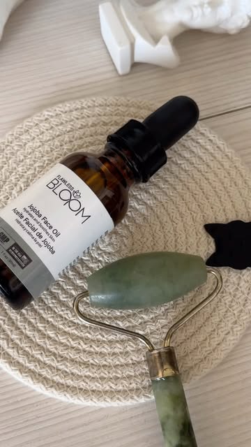 A little skincare moment featuring the Jojoba Face Oil from @flawlessbloomllc ✨🤍 Lightweight, nourishing, and leaves...