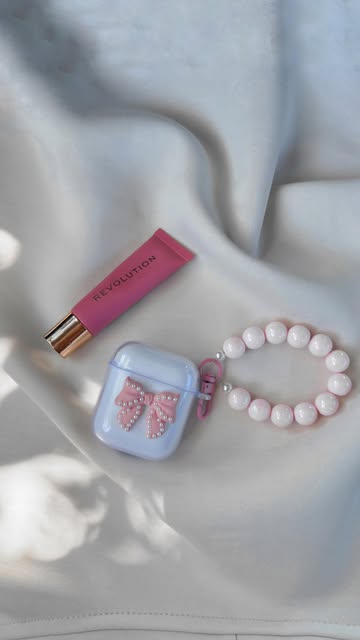 unboxing del mejor regalo forever 💗🎀👛🌸 mi parte favorita fue ponerle el case, es super cute 🎀 __________________...