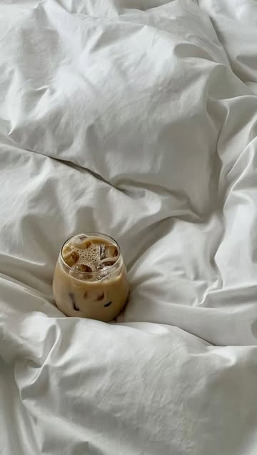 slowly mornings ☁️🫧🧴 #lifestyle #contentcreator #inspo #blogger #ugc