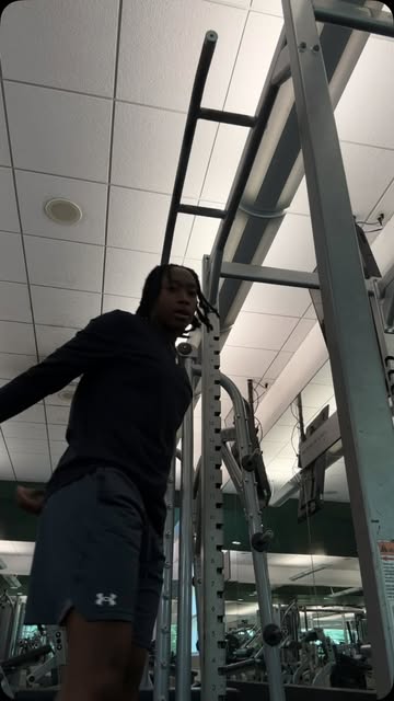 trying to get better each day! Working sets: Chin ups 3x8 Pull ups 1x6 #viral #explore #fitness #healthy #athlete