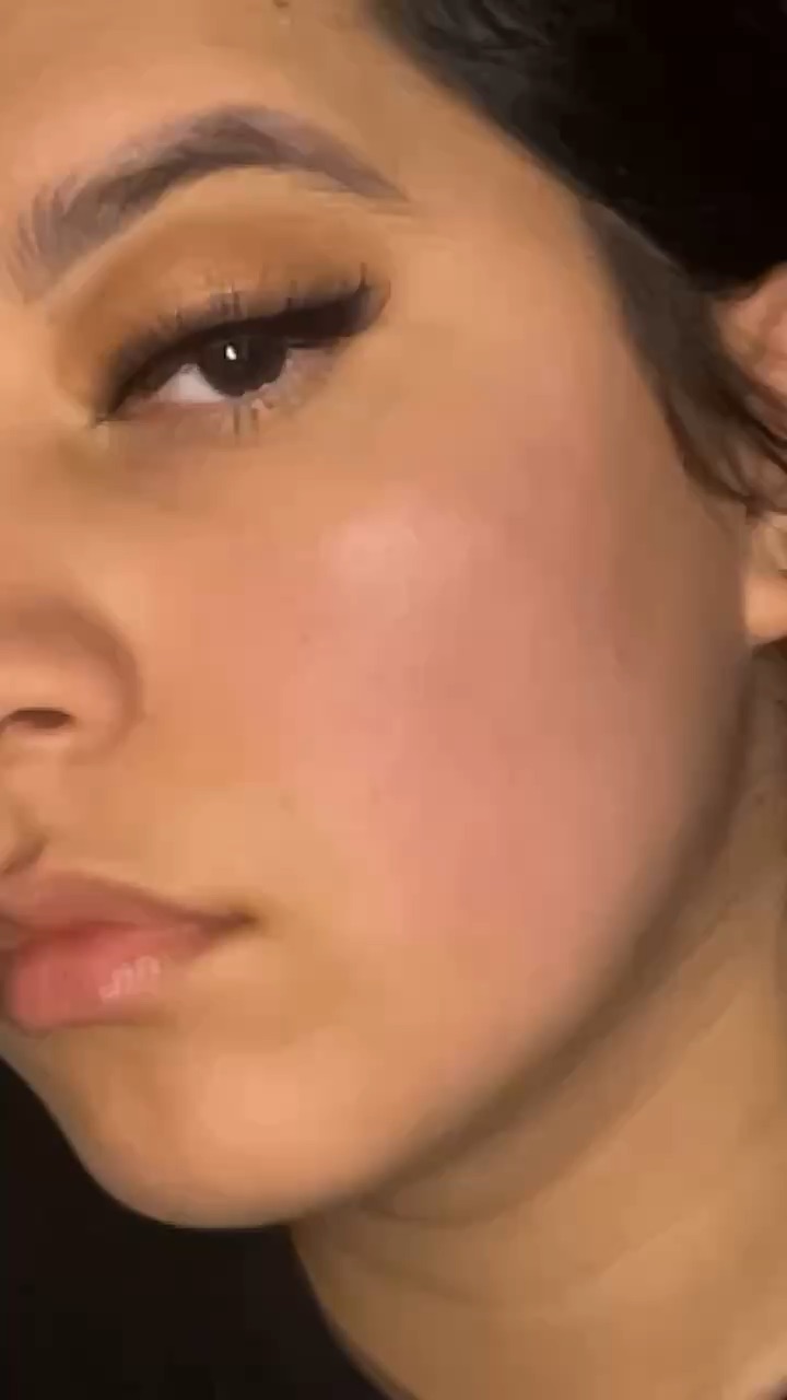 Finish makeup look using essence products