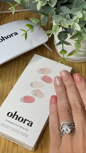 Proof that 15 minutes can make me feel a little more put together 💅🏼✨ Did these at home during nap time with @ohora...