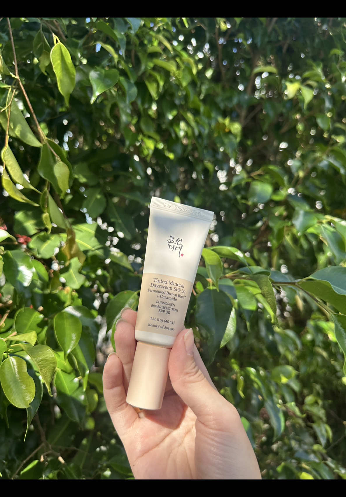 My new everyday SPF 🤎 Loving how this tinted mineral sunscreen gives me lightweight, natural-looking coverage while...
