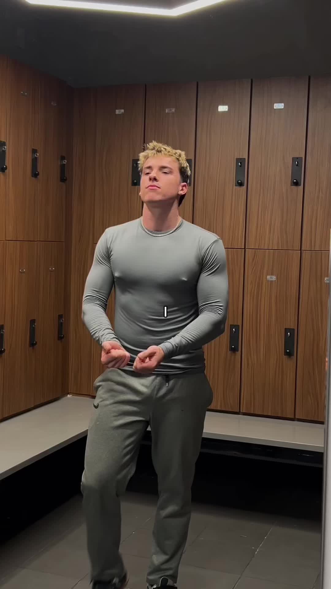 How to conceal gynocomastia 🫱🏻‍🫲🏾💯 #gyno #gynocomastia #gynosurgery #ekkobeater #chest