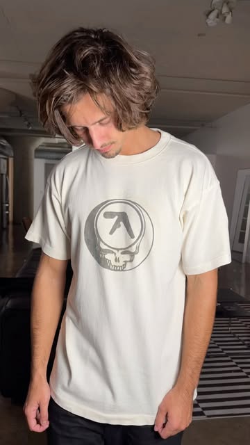 Aphex Twin x Grateful Dead tee for @shanesundahl 🤝 YES I DO CUSTOMS dm me 😊 more designs available on my Depop ⭐️⭐️...