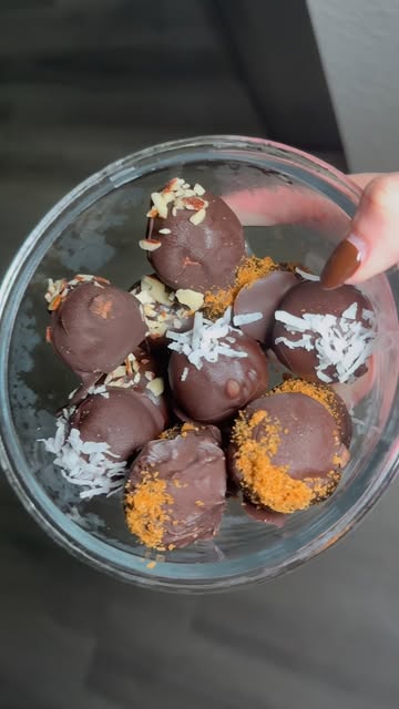 POV: you made a “healthy little treat” and are now obsessed! 🤩 The texture on these is unmatched guys! The perfect c...
