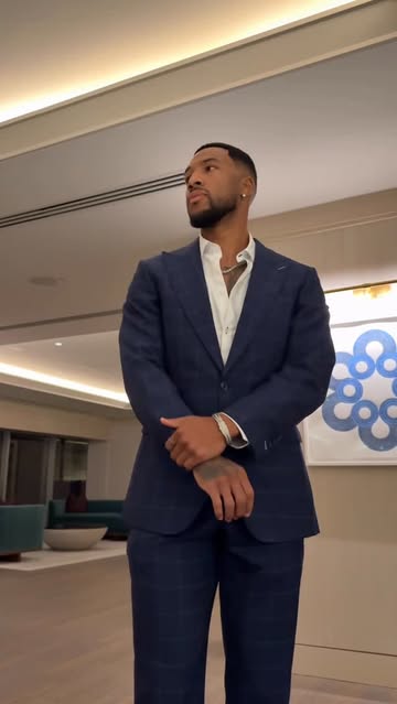 simplicity is still classy Suit: @hamdeeb Jewelry: @_hayescarroll