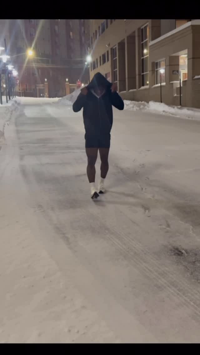 Cold conditions, same commitment. @vuoriclothing #VuoriAthlete