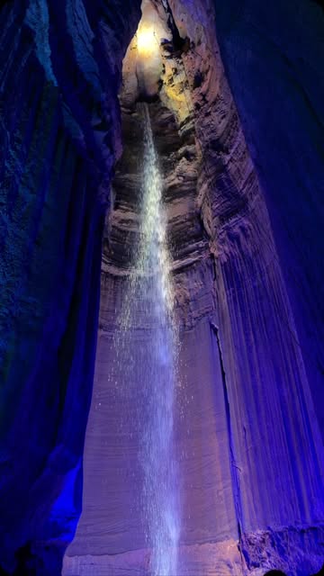 Gabraiye mat daate rahe!!!🥴 Cave explorer , ruby falls , Tennessee, caves of USA, waterfall , nature , amazing water...