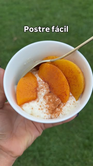 Que rica combinación 😍🧡 Sí, es una combinación espectacular! 🍑🥣 La cremosidad del arroz con leche combina súper b...