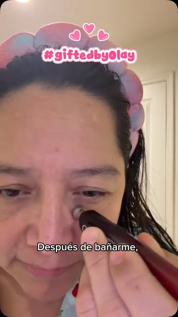 * Mi rutina de noche comienza con unos minutos para cuidar mi piel. Estoy probando el Olay Regenerist Eye Wrinkle Cor...