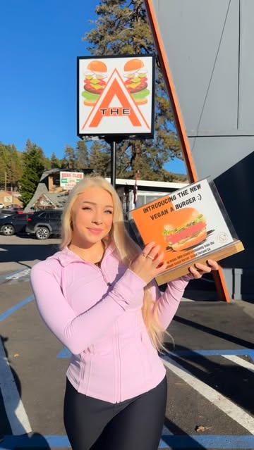 I’m so excited to share this vegan collab with you all!! 🍔Coming up from LA, back to a childhood favorite of mine. I...