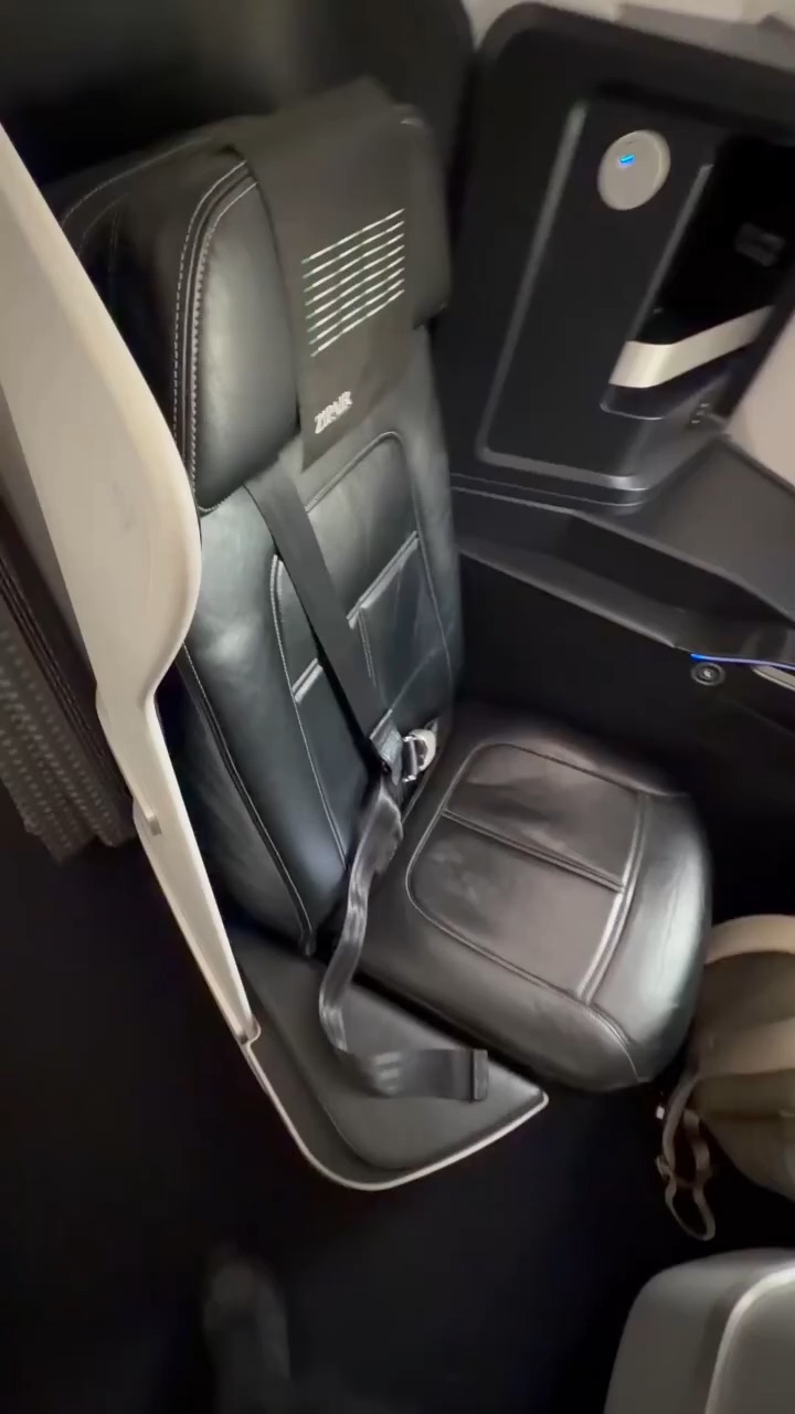 ZIPAIR lie flat seats