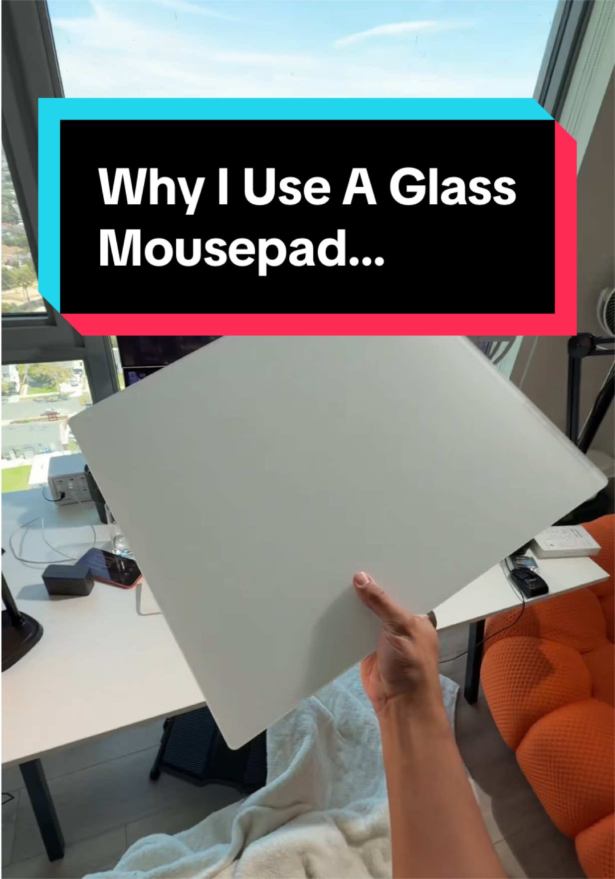 Replying to @🤬sumbass don🤬 Why pros use glass mousepads.. #carterpcs #tech #glassmousepad #mousepad #gaming