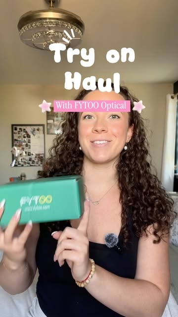 They are GIVINGGGGG! I will now be wearing glasses ALL the time! Thank you @fytoo_optical for the adorable glasses! I...